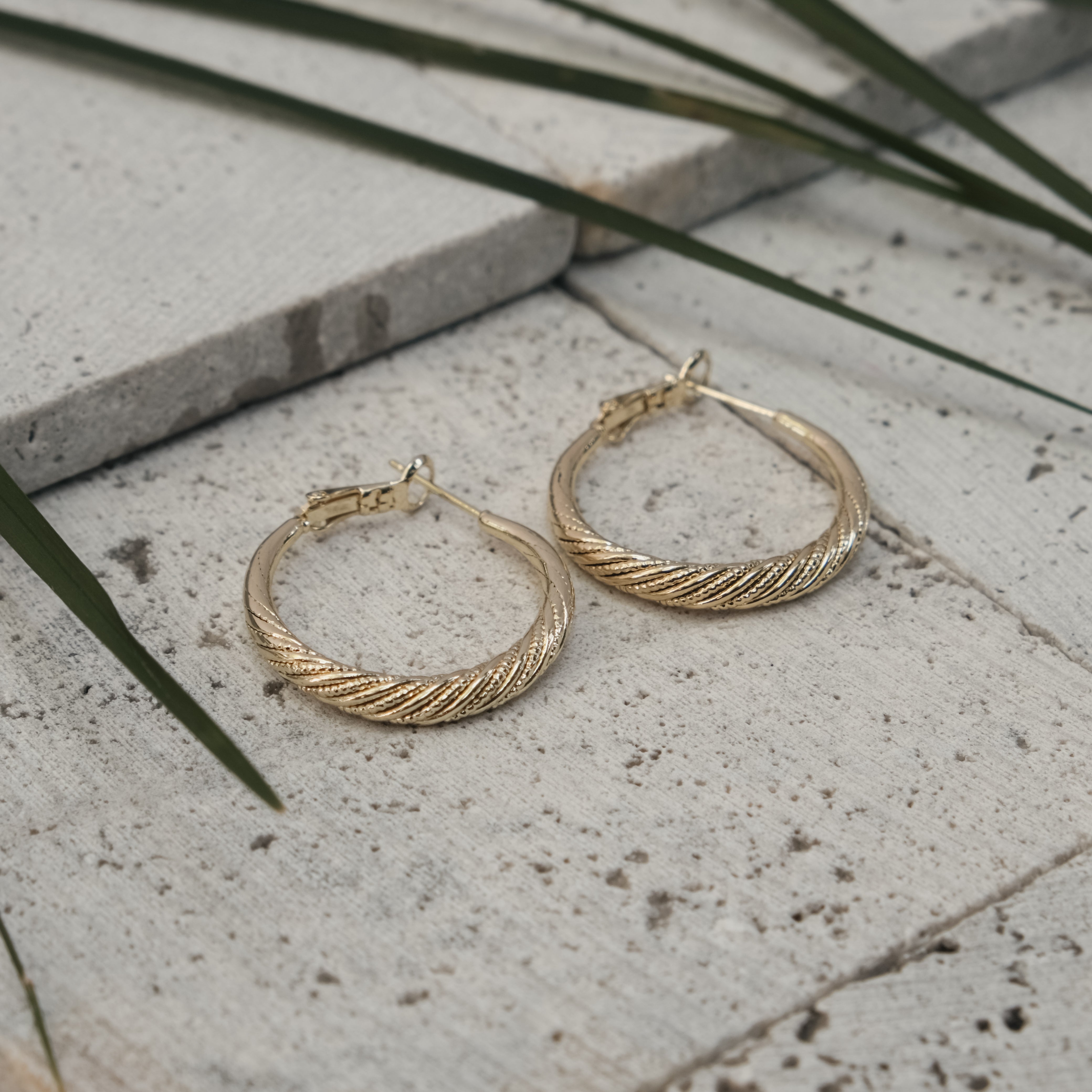 LARGE TWISTED HOOPS GOLD | My Bohemian Store